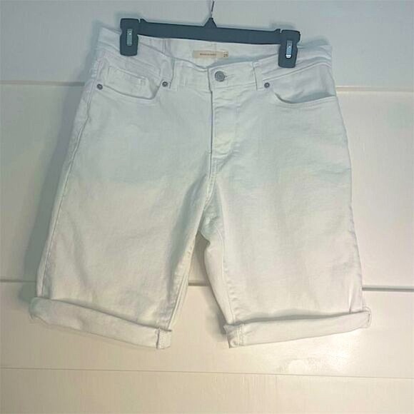 Not Specified Pants - Women's White Denim Bermuda Shorts Rolled Cuffs Zip Size 29 Casual Chic